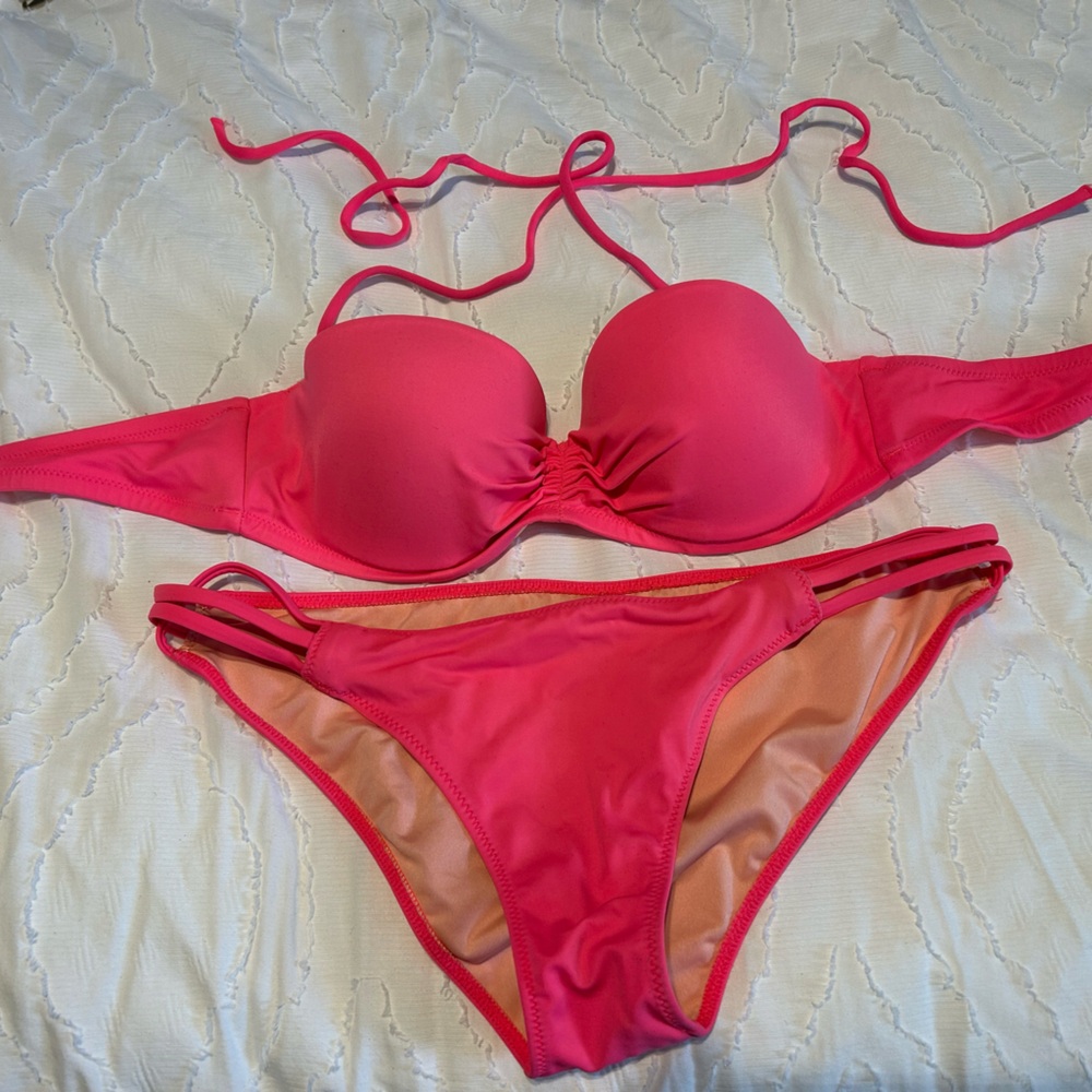 Victoria’s Secret swimsuit top size 34B bottoms size medium